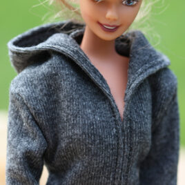 6013 mönster Innejacka med luva till Barbie